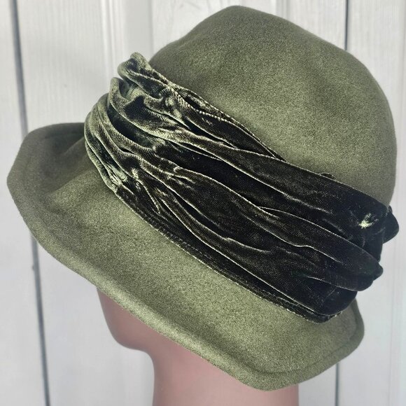 Olive Green Wool Felt Cloche Hat Velvet Band Rhinestone Brooch Vintage Church - Picture 3 of 9